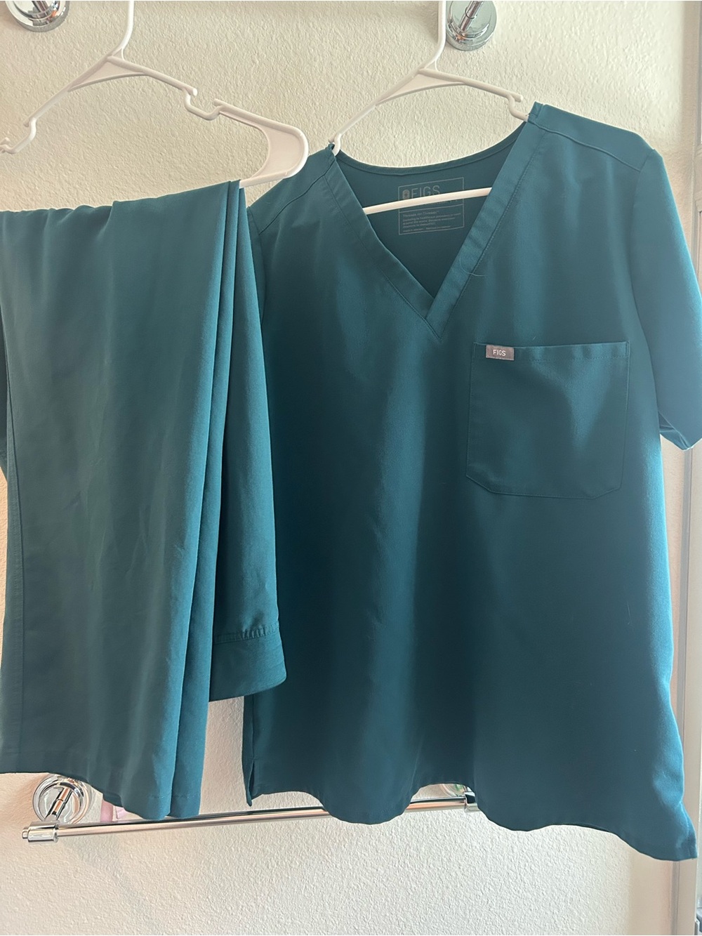 FIGS Caribbean Blue Scrub Set L